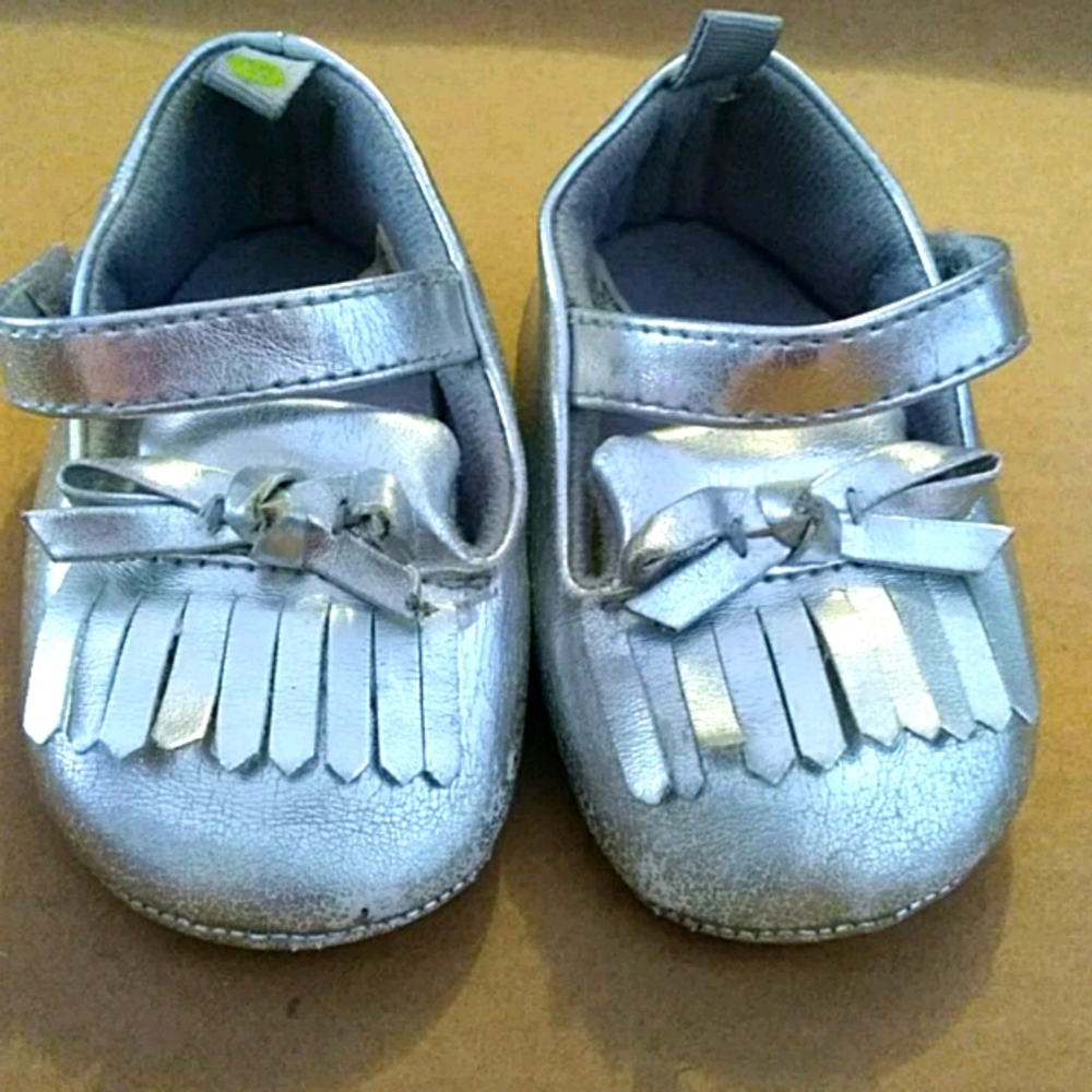 First Steps Baby Moccasins Shoes Size 6-9 months silver color Pocahontas